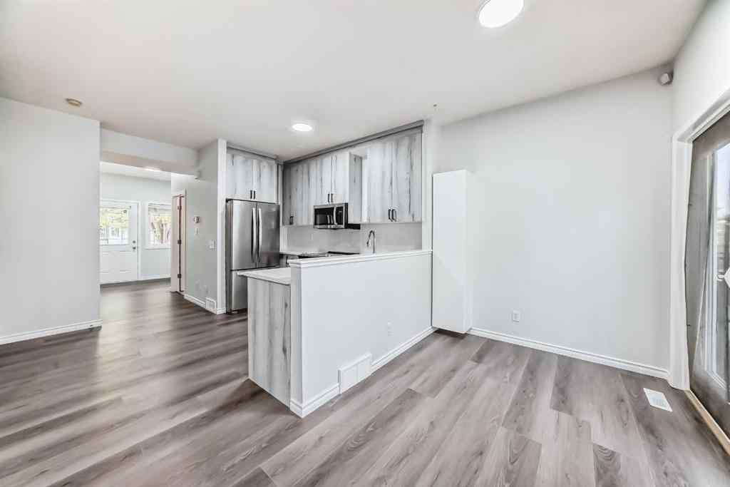 MLS® A2260319 - 92 simcoe Place SW in Signal Hill Calgary, Residential