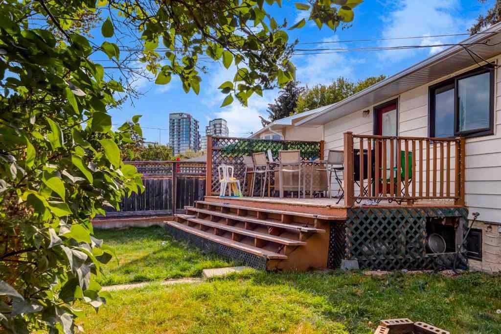 MLS® A2260325 - 7711 Bowcliffe Crescent NW in Bowness Calgary, Residential