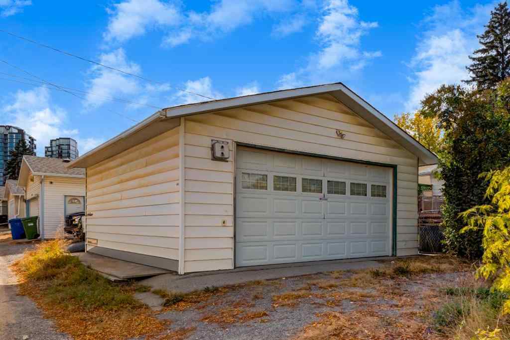 MLS® A2260325 - 7711 Bowcliffe Crescent NW in Bowness Calgary, Residential