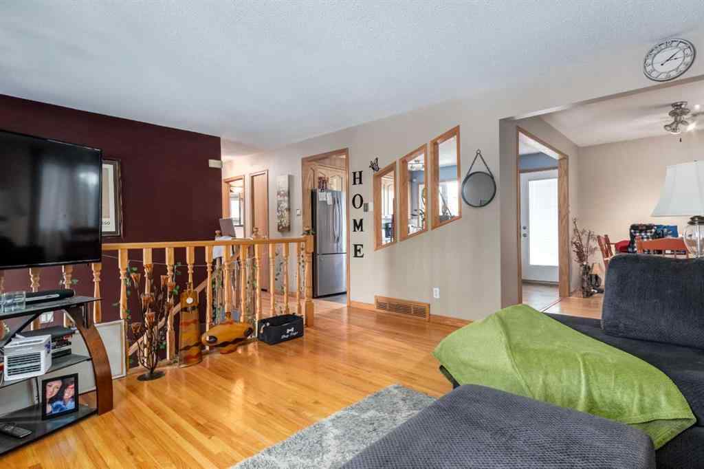 MLS® A2260325 - 7711 Bowcliffe Crescent NW in Bowness Calgary, Residential