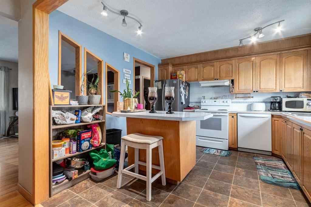 MLS® A2260325 - 7711 Bowcliffe Crescent NW in Bowness Calgary, Residential