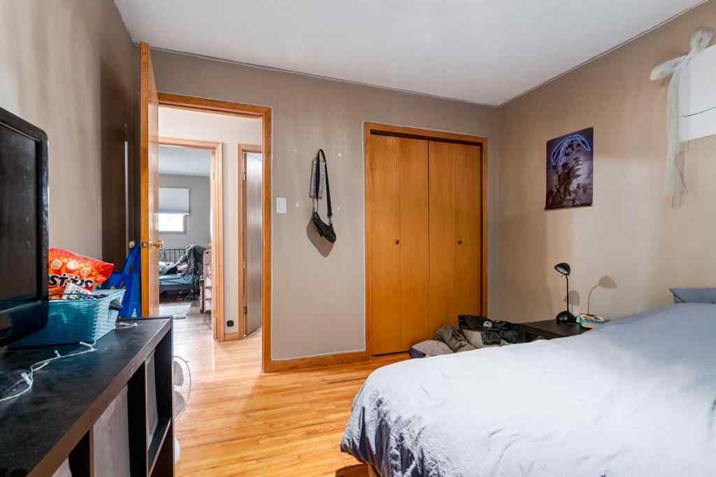 MLS® A2260325 - 7711 Bowcliffe Crescent NW in Bowness Calgary, Residential