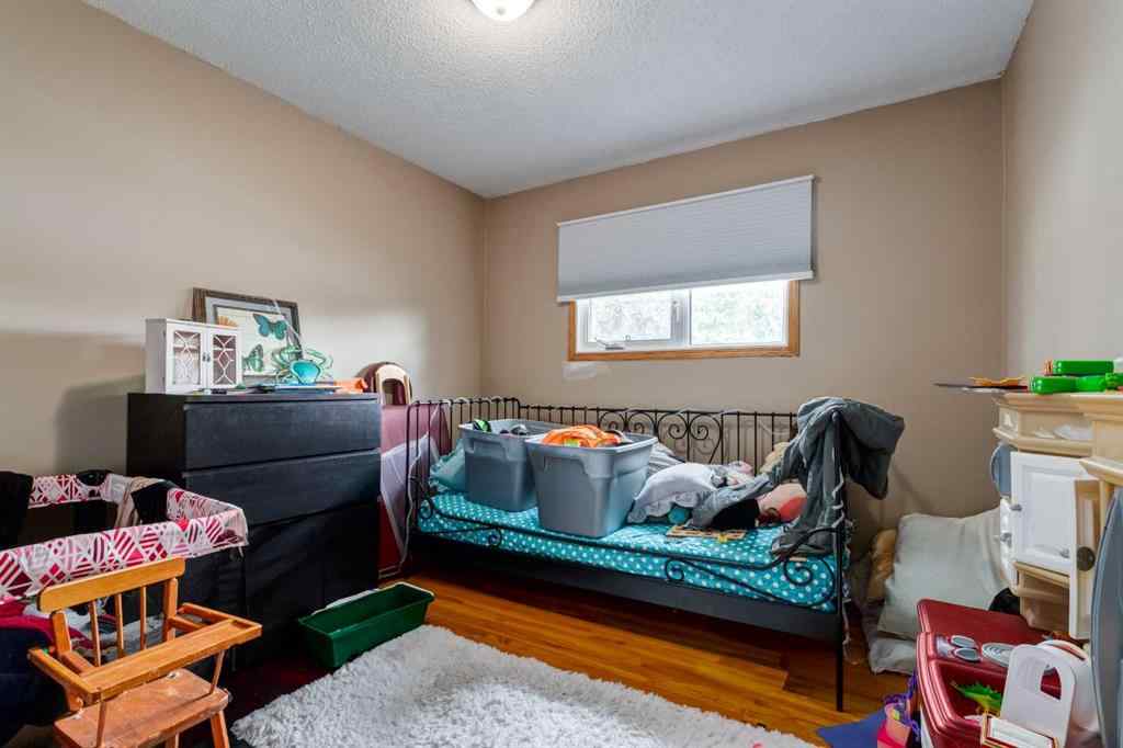 MLS® A2260325 - 7711 Bowcliffe Crescent NW in Bowness Calgary, Residential