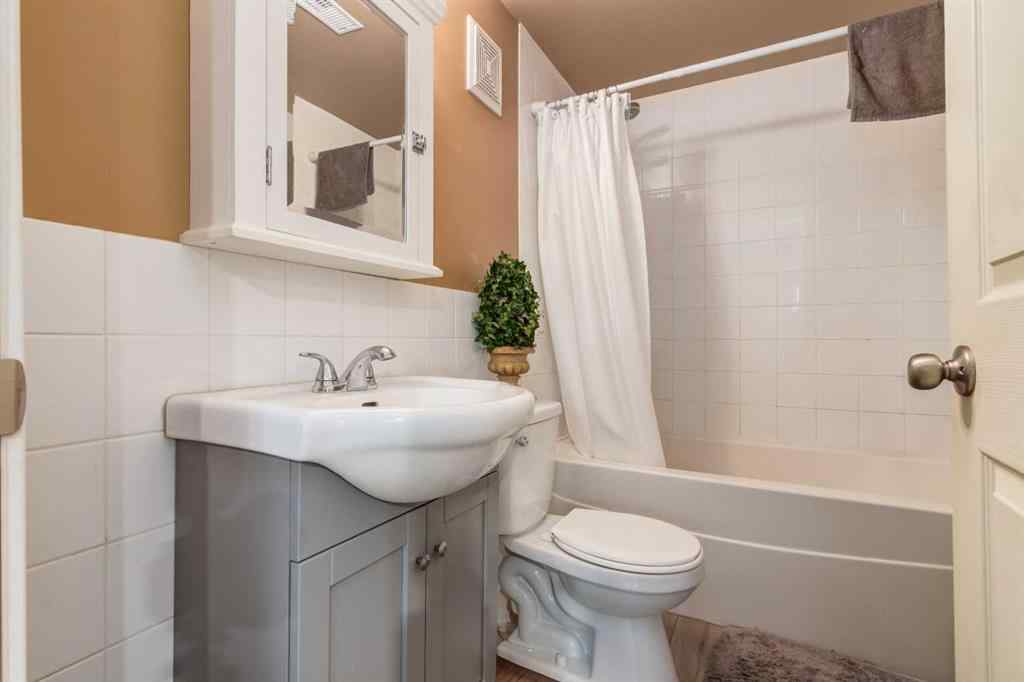 MLS® A2260325 - 7711 Bowcliffe Crescent NW in Bowness Calgary, Residential