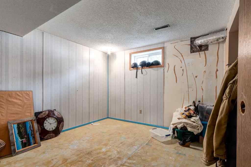 MLS® A2260325 - 7711 Bowcliffe Crescent NW in Bowness Calgary, Residential