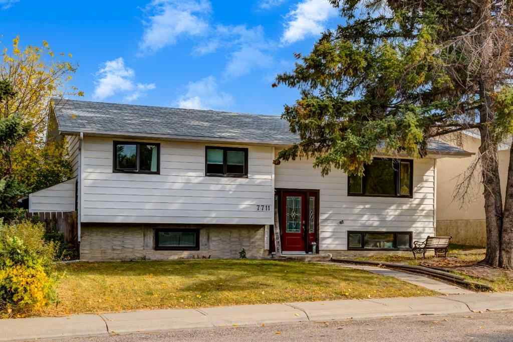 MLS® A2260325 - 7711 Bowcliffe Crescent NW in Bowness Calgary, Residential