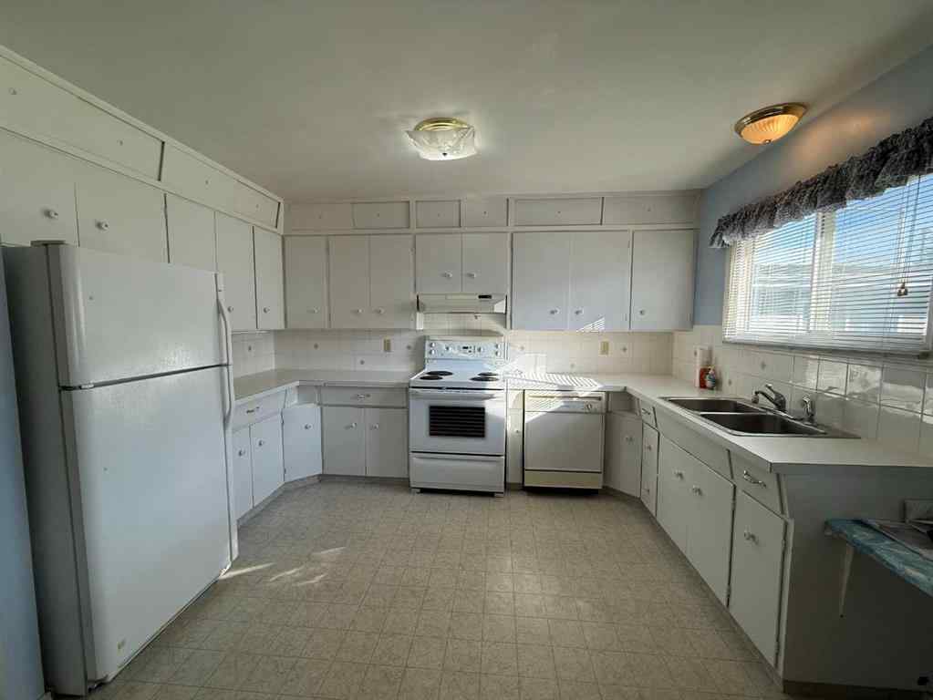 MLS® A2260326 - 4413 43 Street   in Riverside Ponoka, Residential