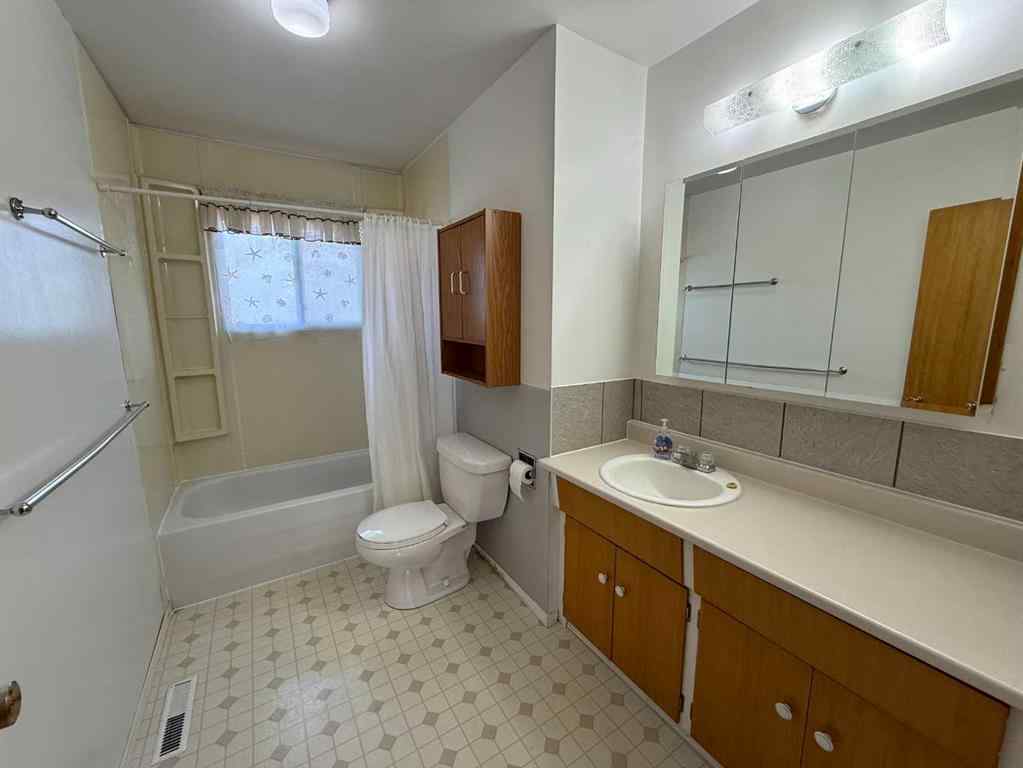 MLS® A2260326 - 4413 43 Street   in Riverside Ponoka, Residential