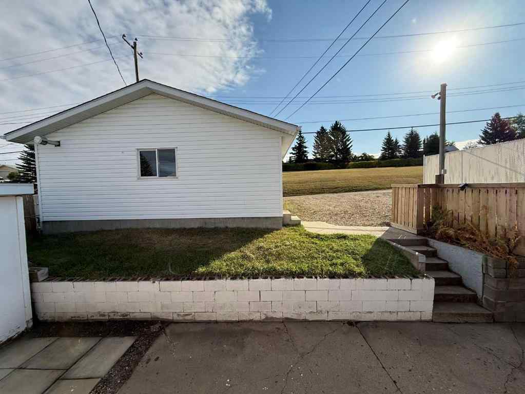 MLS® A2260326 - 4413 43 Street   in Riverside Ponoka, Residential