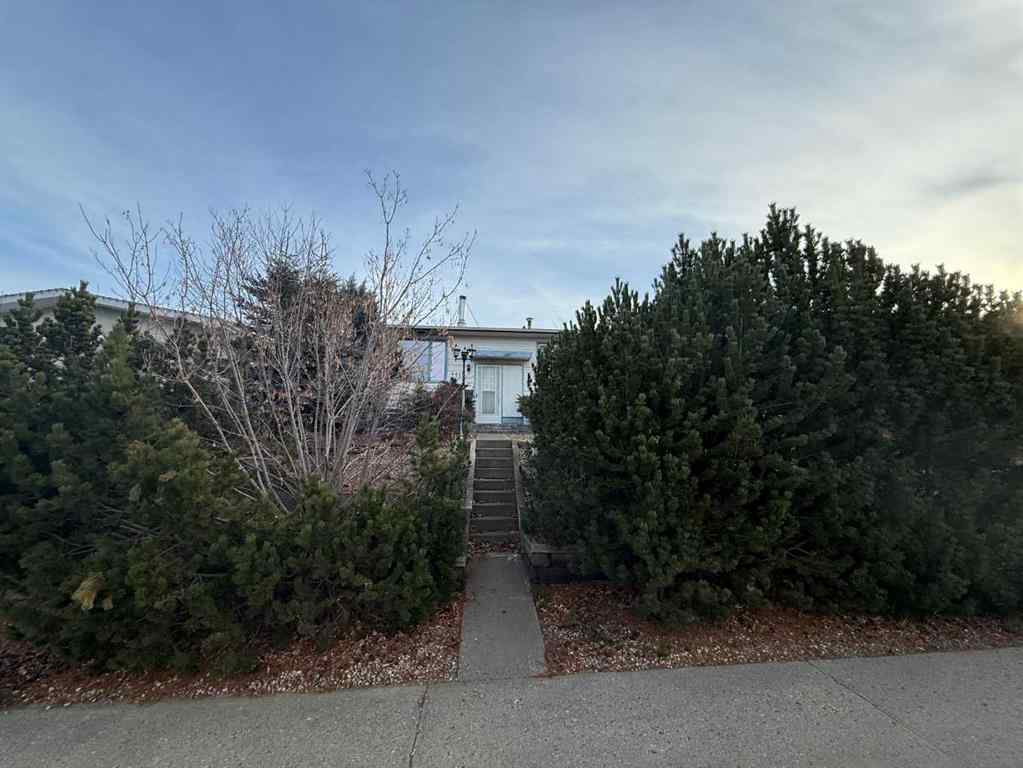 MLS&reg; # A2260326 - 4413 43 Street   in Riverside Ponoka, Residential Open Houses