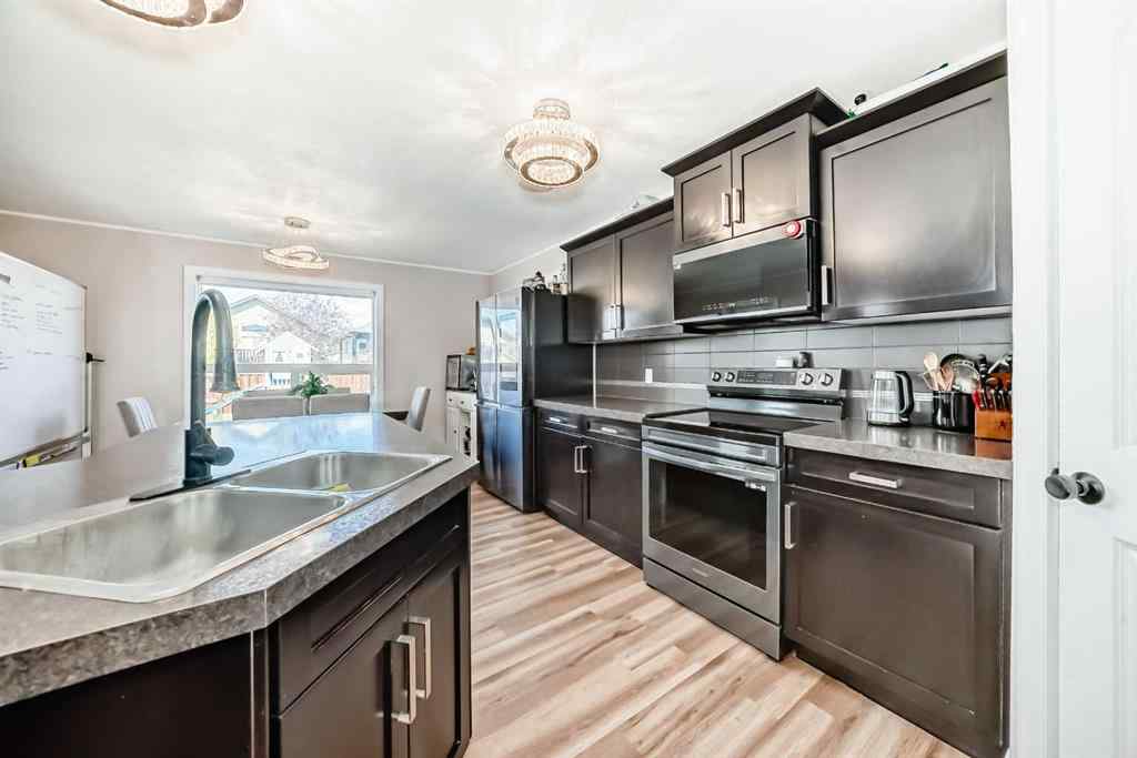 MLS® A2260329 - 20 Bowman Circle  in Beacon Hill Sylvan Lake, Residential