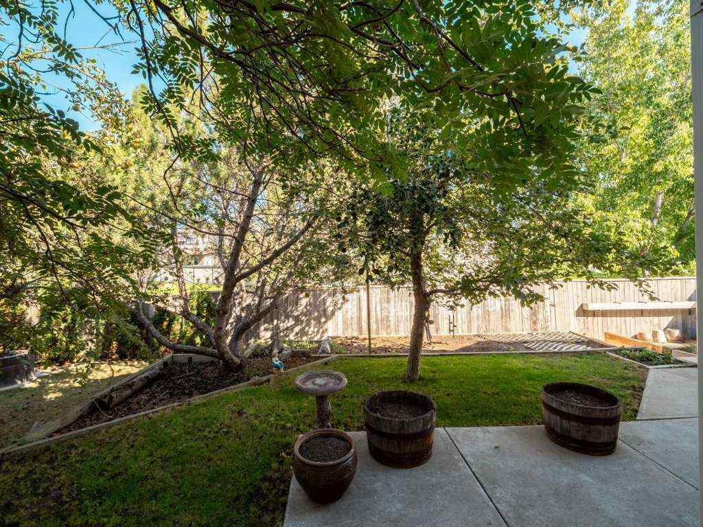 MLS® A2260331 - 27 Erminerun Place N in Uplands Lethbridge, Residential