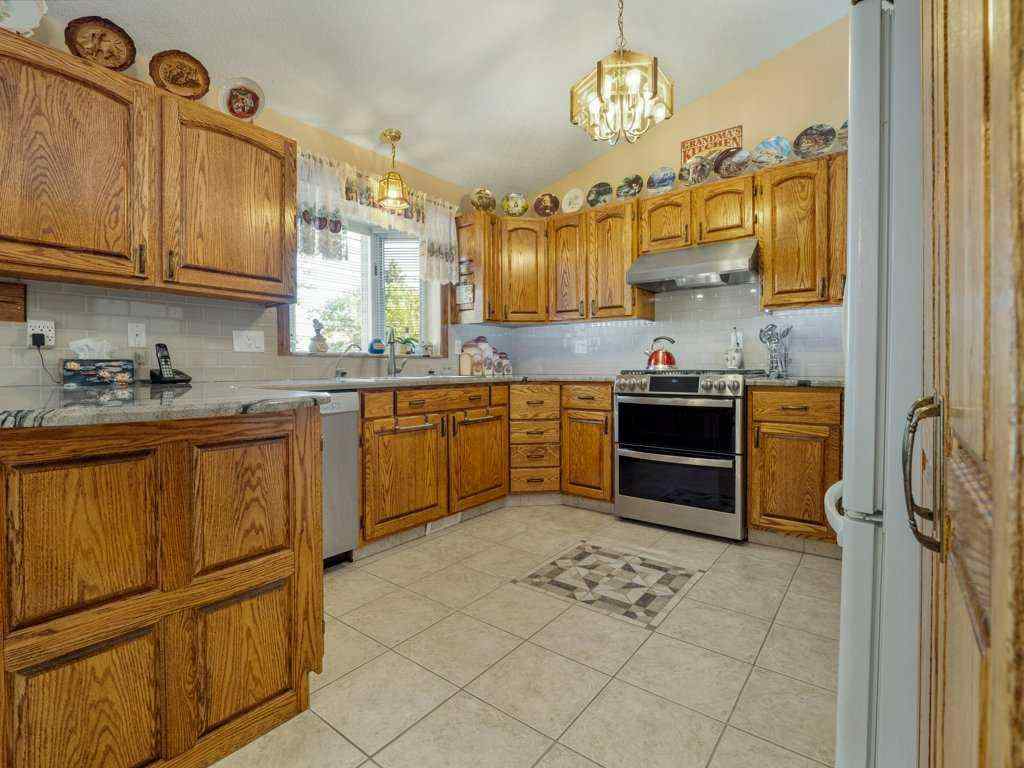 MLS® A2260331 - 27 Erminerun Place N in Uplands Lethbridge, Residential