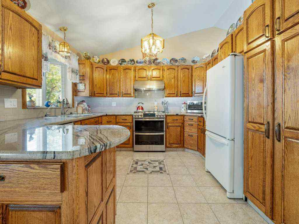 MLS® A2260331 - 27 Erminerun Place N in Uplands Lethbridge, Residential