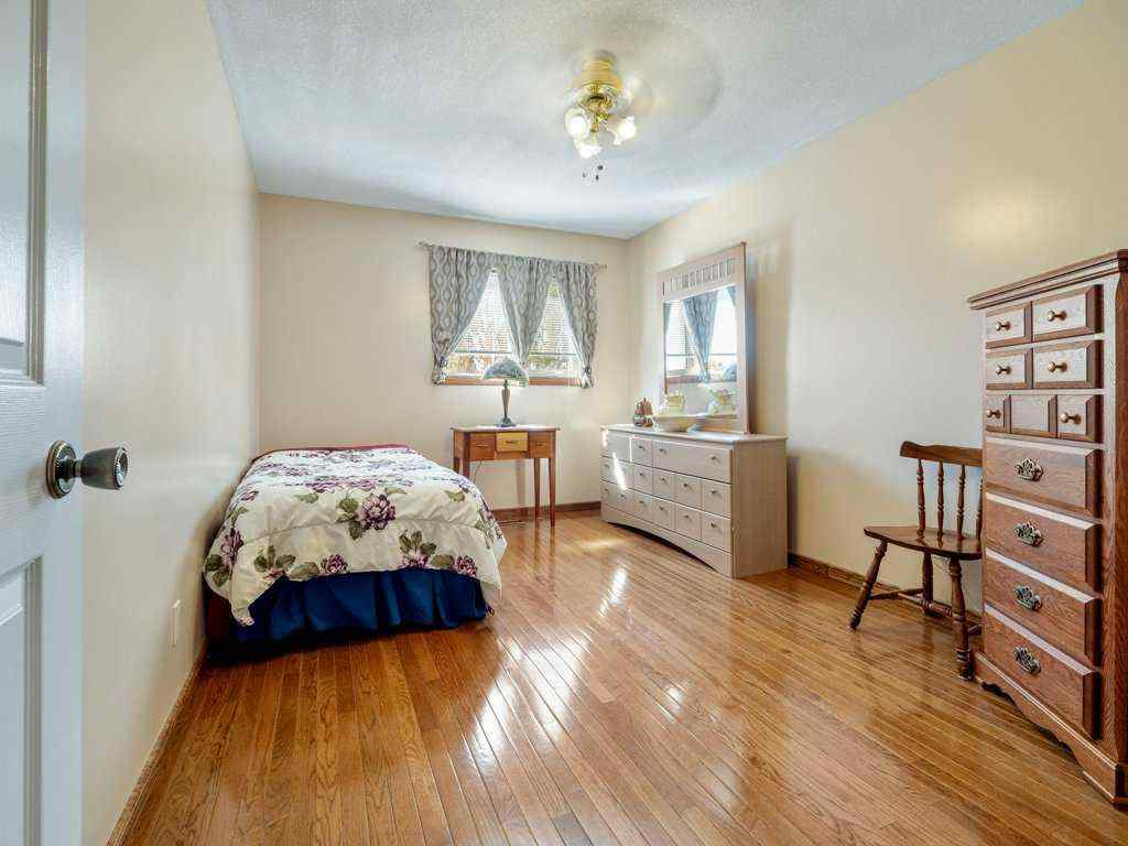 MLS® A2260331 - 27 Erminerun Place N in Uplands Lethbridge, Residential