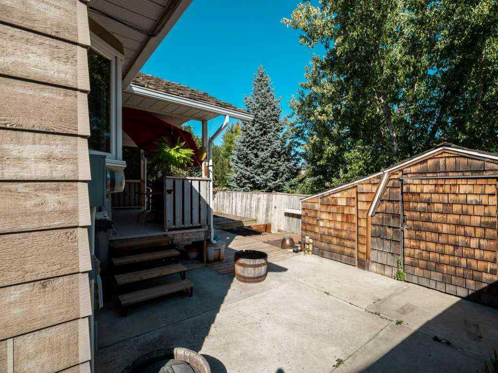 MLS® A2260331 - 27 Erminerun Place N in Uplands Lethbridge, Residential