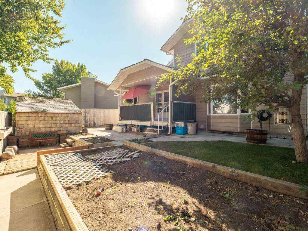 MLS® A2260331 - 27 Erminerun Place N in Uplands Lethbridge, Residential