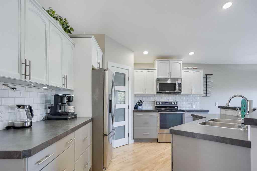 MLS® A2260340 - 211 Lineham Acres Close NW in Lineham Acres High River, Residential