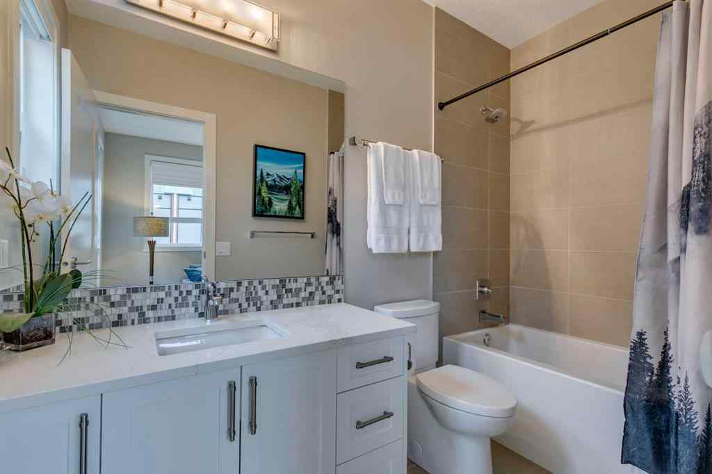 MLS® A2260396 - 3225 39 Street NW in University District Calgary, Residential