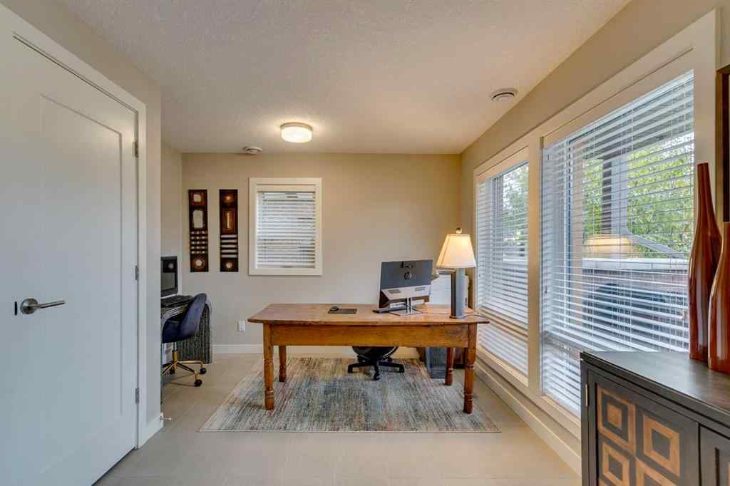 MLS® A2260396 - 3225 39 Street NW in University District Calgary, Residential