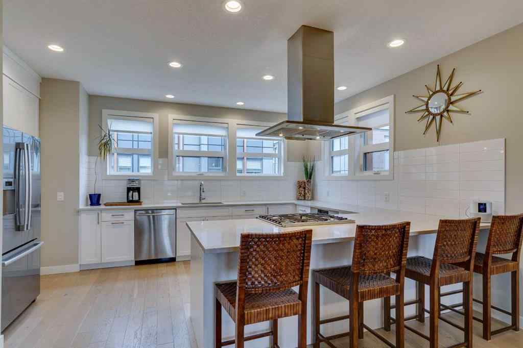 MLS® A2260396 - 3225 39 Street NW in University District Calgary, Residential