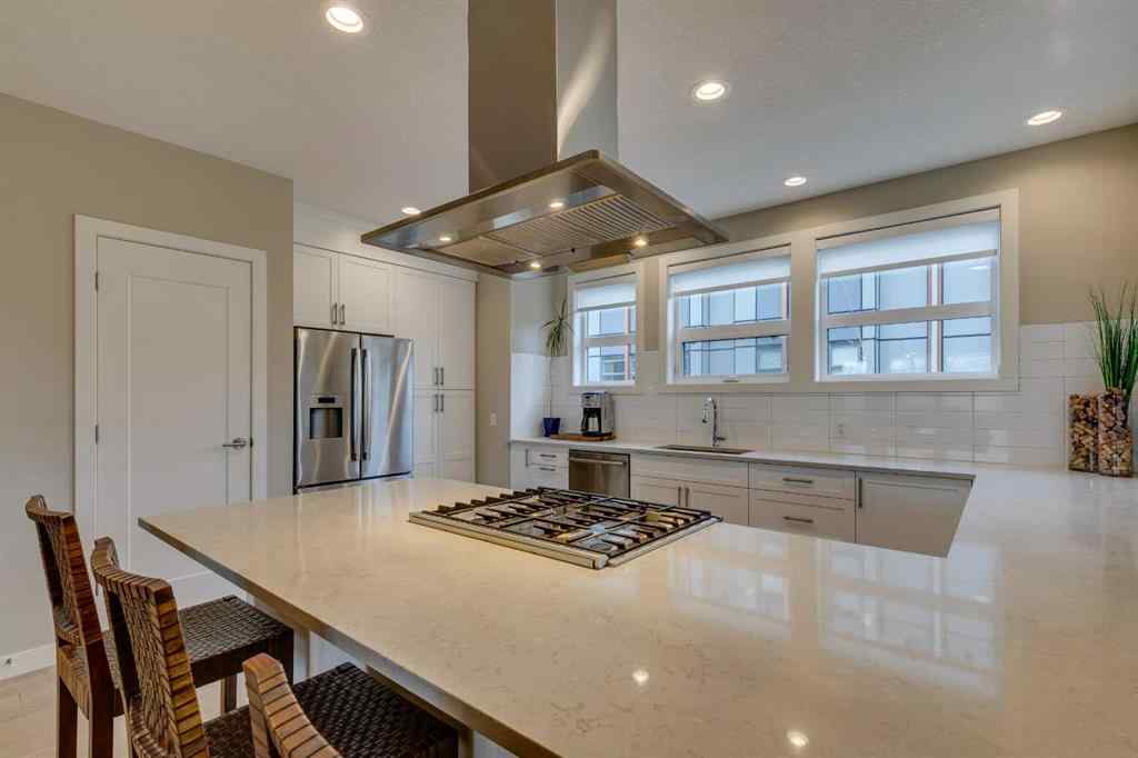 MLS® A2260396 - 3225 39 Street NW in University District Calgary, Residential