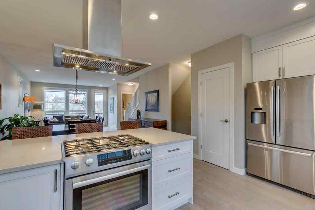 MLS® A2260396 - 3225 39 Street NW in University District Calgary, Residential