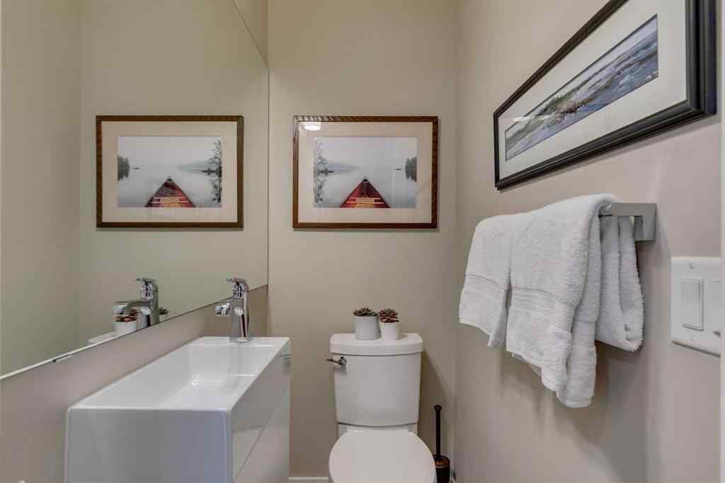 MLS® A2260396 - 3225 39 Street NW in University District Calgary, Residential