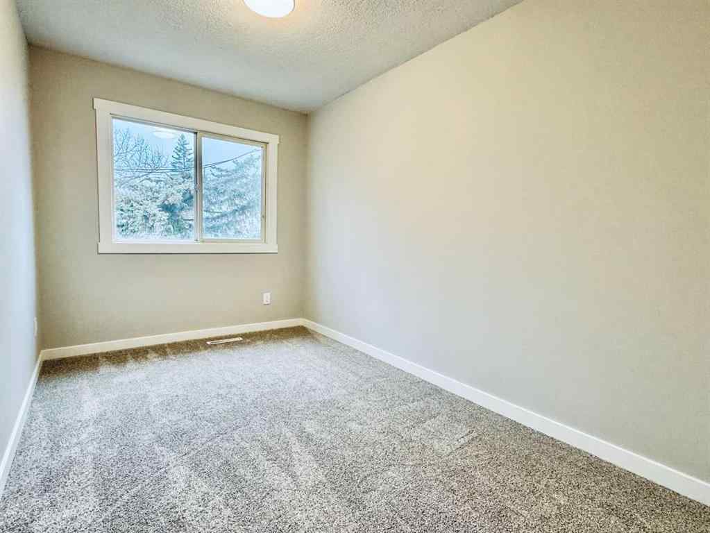 MLS® A2260443 - Unit #221 2211 19 Street NE in Vista Heights Calgary, Residential