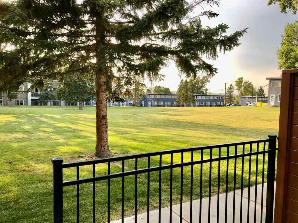 MLS® A2260443 - Unit #221 2211 19 Street NE in Vista Heights Calgary, Residential