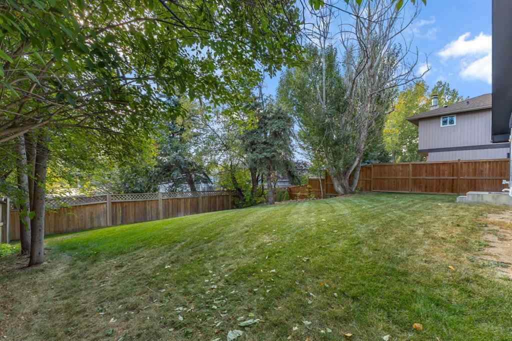 MLS® A2260448 - 208 Cedarille Green SW in Cedarbrae Calgary, Residential