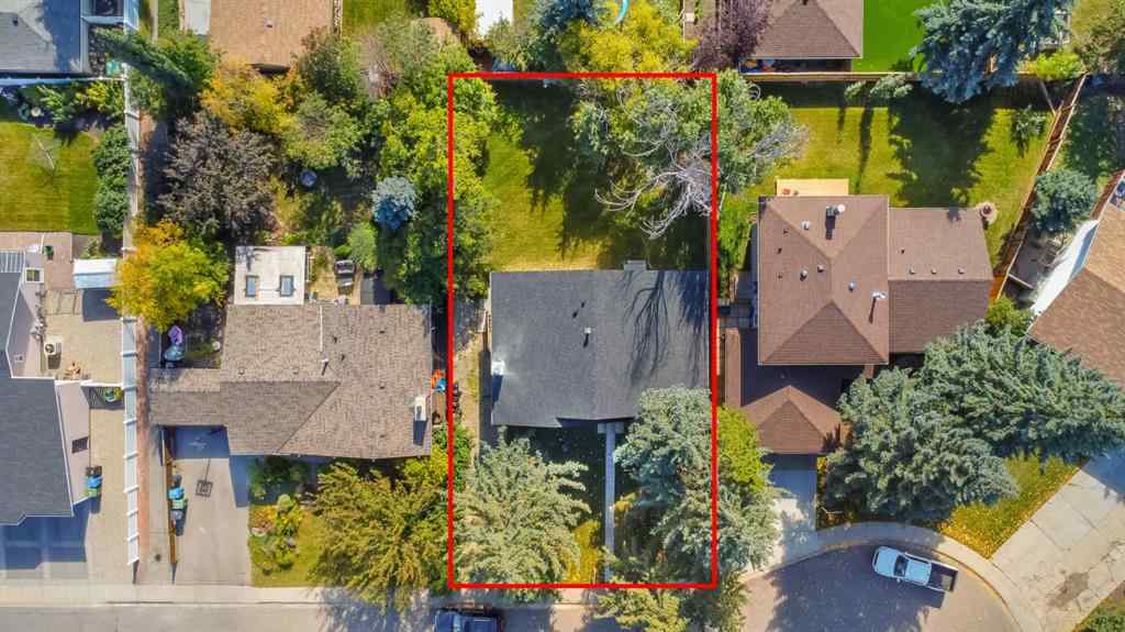 MLS® A2260448 - 208 Cedarille Green SW in Cedarbrae Calgary, Residential