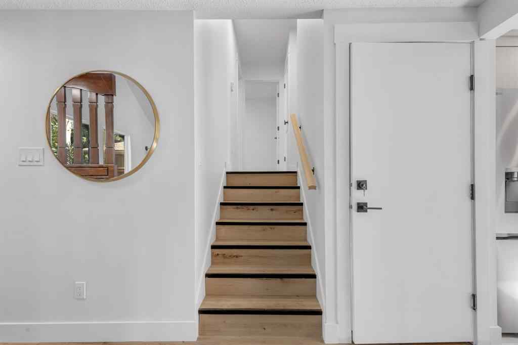 MLS® A2260448 - 208 Cedarille Green SW in Cedarbrae Calgary, Residential