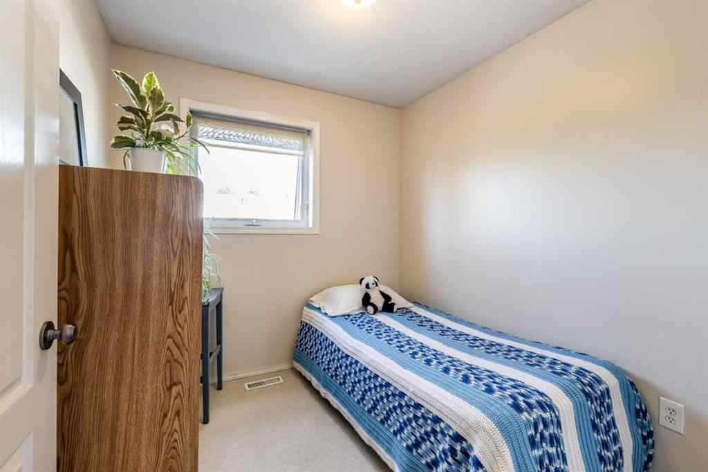 MLS® A2260459 - 321 Washington Way SE in River Flats Medicine Hat, Residential