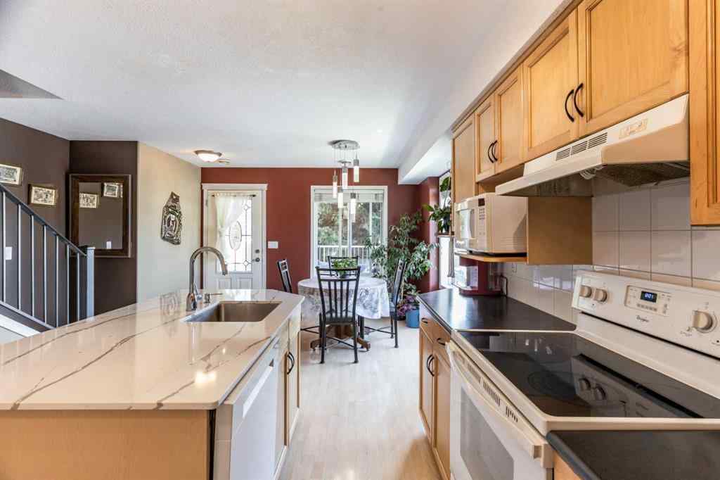 MLS® A2260459 - 321 Washington Way SE in River Flats Medicine Hat, Residential