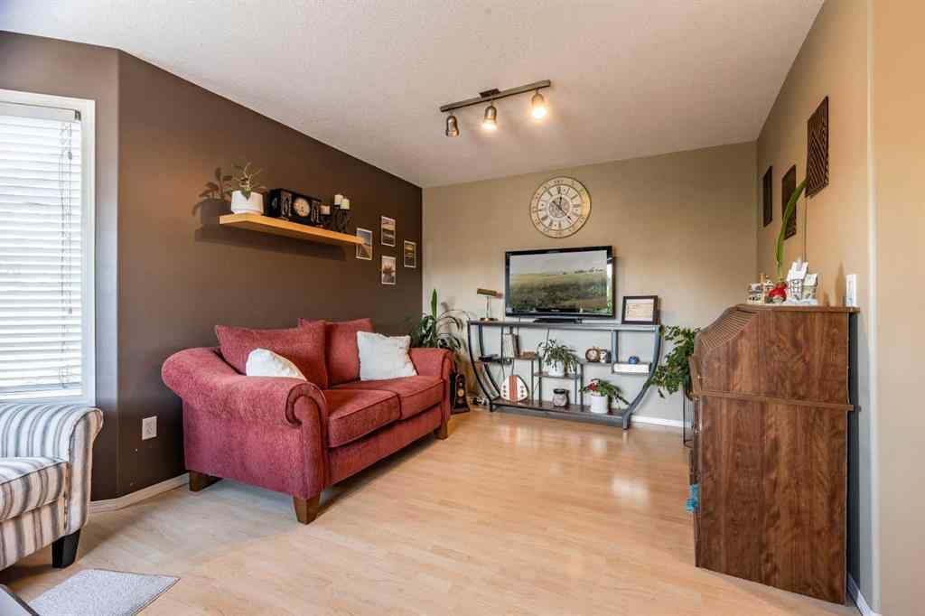 MLS® A2260459 - 321 Washington Way SE in River Flats Medicine Hat, Residential