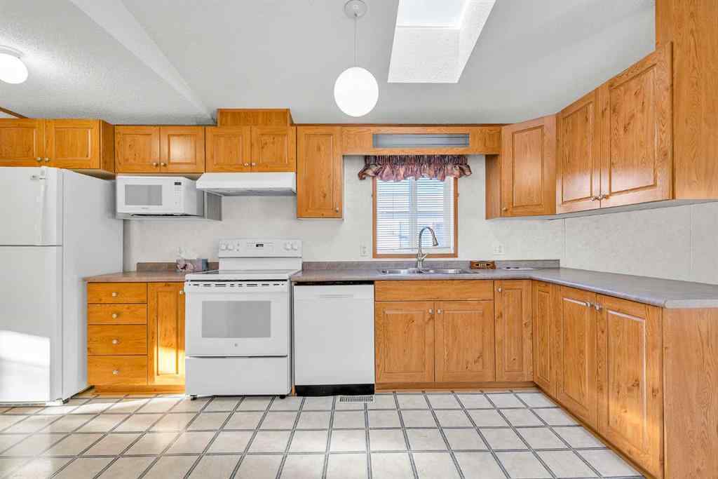 MLS® A2260469 - 211 2 Avenue SE in NONE Diamond Valley, Mobile