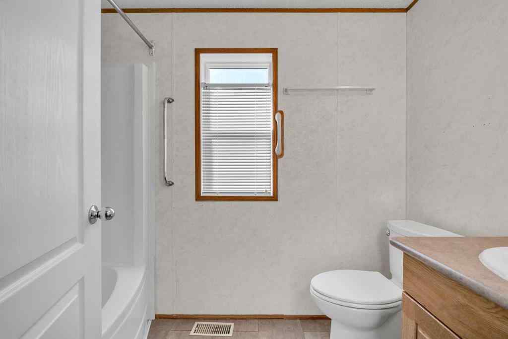 MLS® A2260469 - 211 2 Avenue SE in NONE Diamond Valley, Mobile