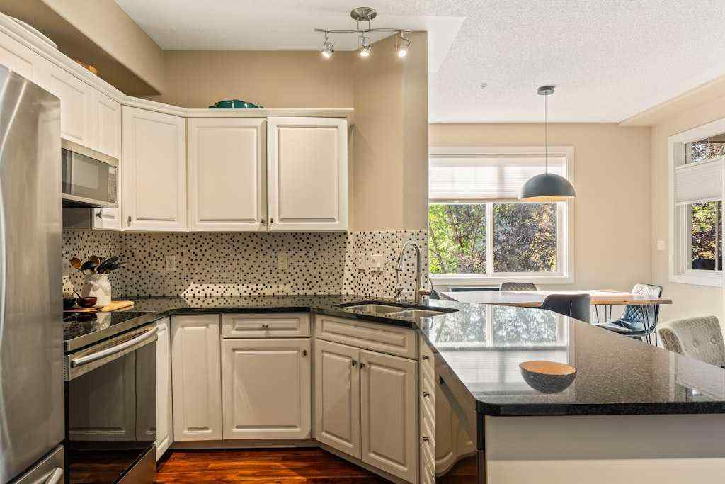 MLS® A2260475 - Unit #204 2419 Erlton Road SW in Erlton Calgary, Residential