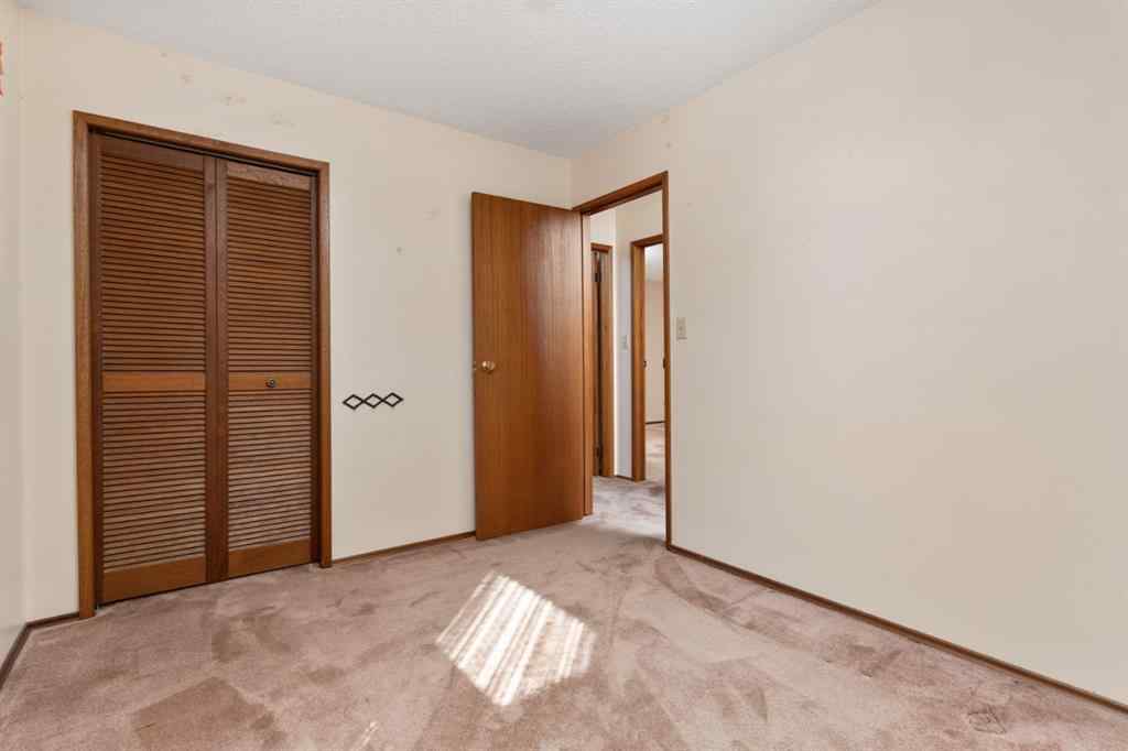 MLS® A2260477 - 4305 74 Street  in Duggan Park Camrose, Residential