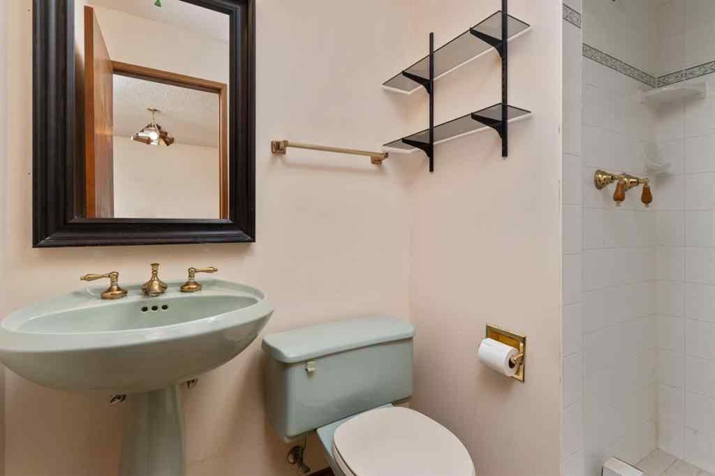 MLS® A2260477 - 4305 74 Street  in Duggan Park Camrose, Residential