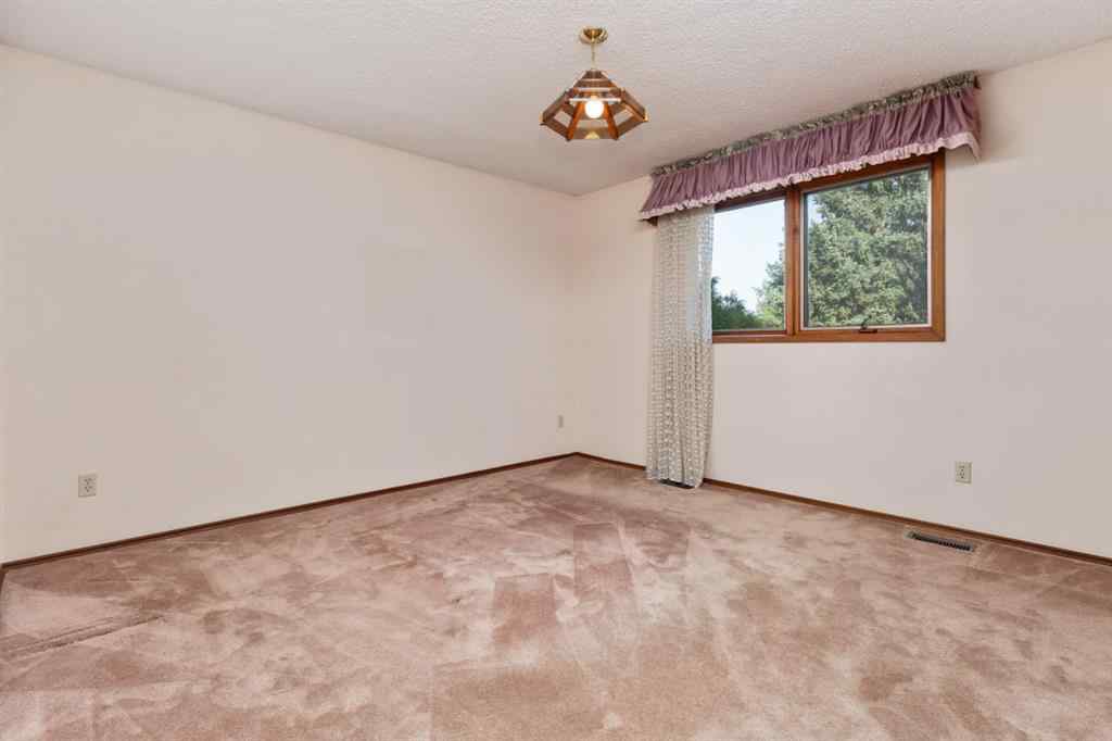 MLS® A2260477 - 4305 74 Street  in Duggan Park Camrose, Residential