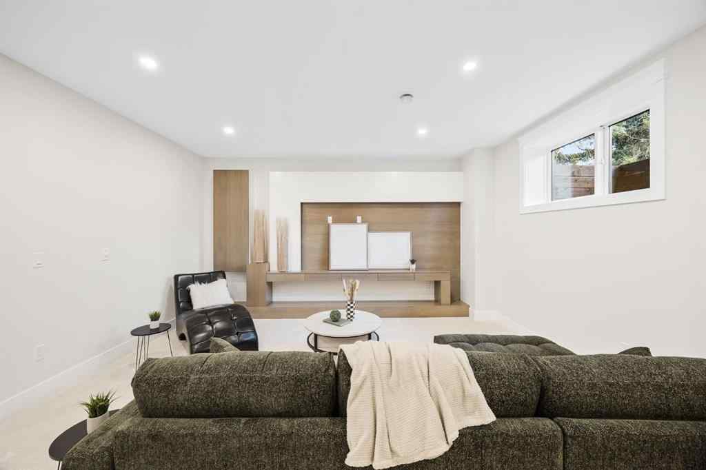 MLS® A2260481 - 620 Varsity Estates Crescent NW in Varsity Calgary, Residential