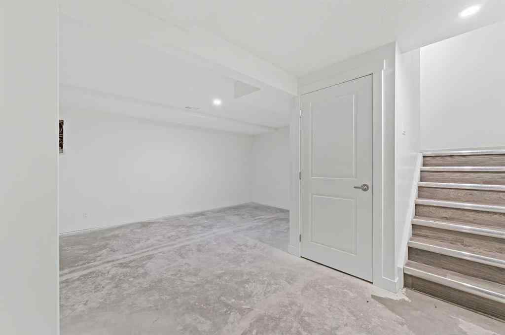 MLS® A2260505 - Unit #4 220 Erin Mount Crescent SE in Erin Woods Calgary, Residential