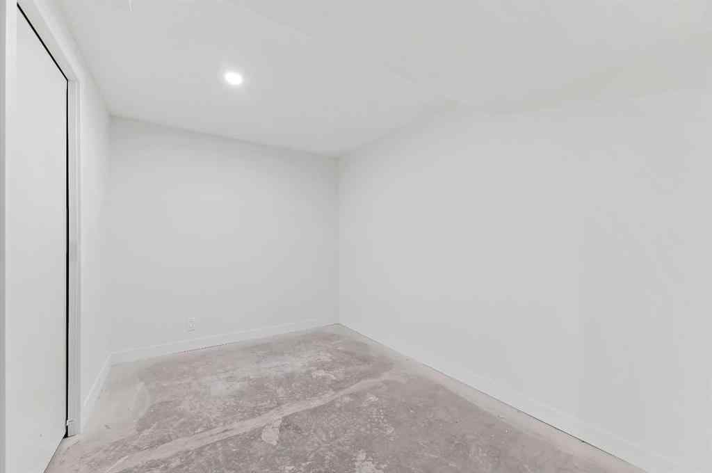 MLS® A2260505 - Unit #4 220 Erin Mount Crescent SE in Erin Woods Calgary, Residential