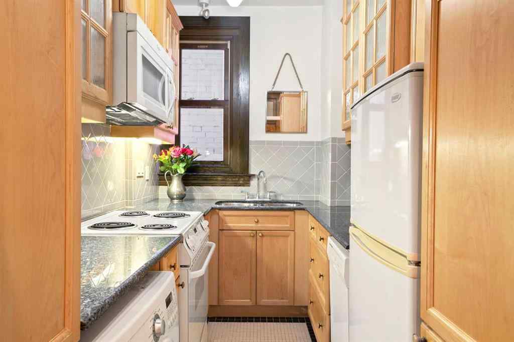 MLS® A2260510 - Unit #201 804 18 Avenue SW in Lower Mount Royal Calgary, Residential