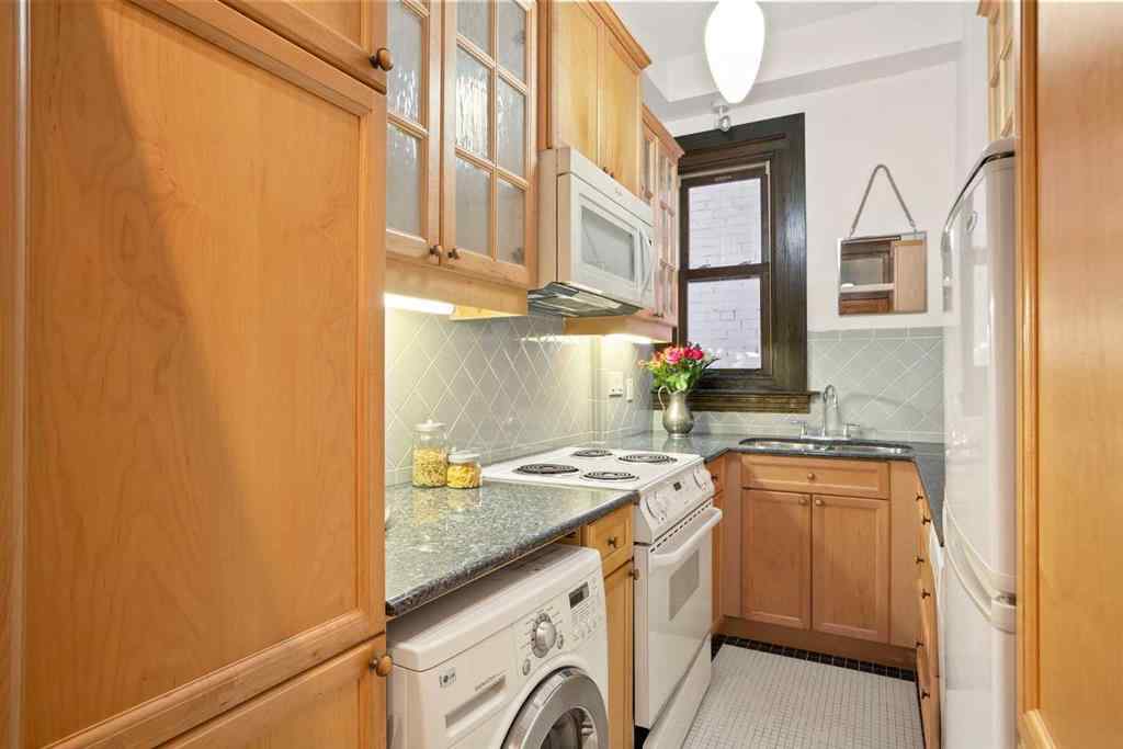 MLS® A2260510 - Unit #201 804 18 Avenue SW in Lower Mount Royal Calgary, Residential