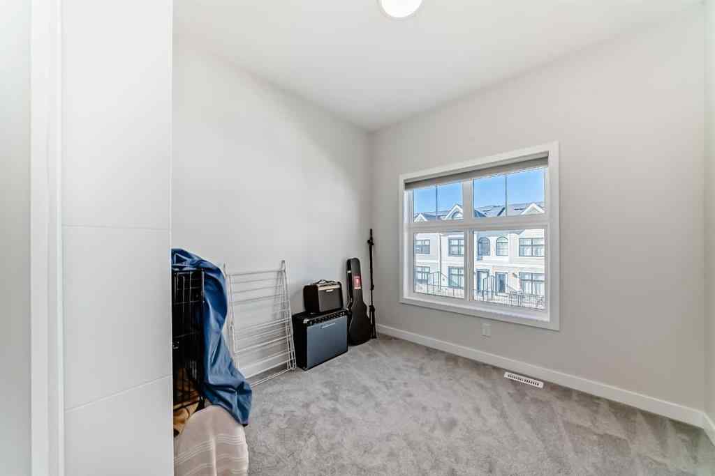 MLS® A2260565 - 158 Les Jardins Park SE in Douglasdale/Glen Calgary, Residential