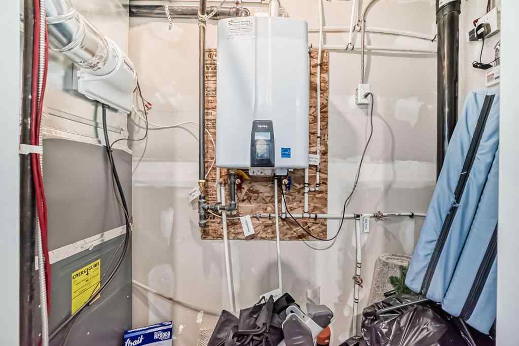 MLS® A2260565 - 158 Les Jardins Park SE in Douglasdale/Glen Calgary, Residential