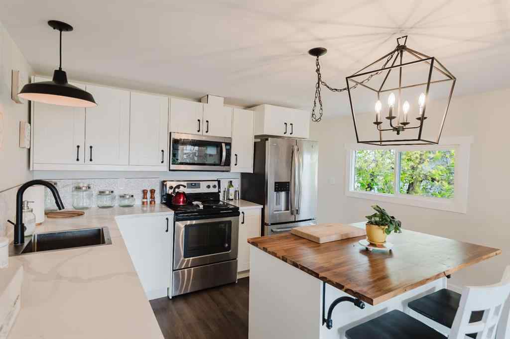 MLS® A2260567 - 9812 99 Street  in NONE Wembley, Residential